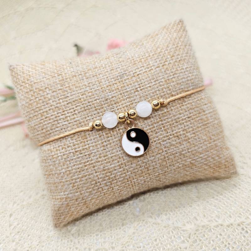 Yin Yang Makramee Armband Gold - Filigranes Yin Yang Makramee Armband Gold - Filigranes von GluecksengeI