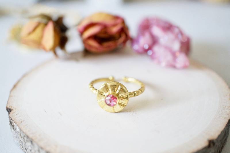 Echte Gepresste Blume Und Harz Ring, Kleine Gold Sonne in Pinks Echte Gepresste Blume Und Harz Ring, Kleine Gold Sonne in Pinks von AnnAndJoy