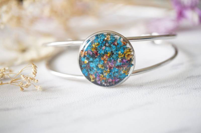 Echte Gepresste Blumen Und Resin Armband in Blau Party Mix Echte Gepresste Blumen Und Resin Armband in Blau Party Mix von AnnAndJoy