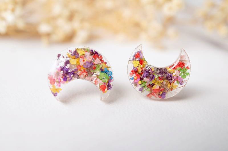 Echte Gepresste Blumen Und Resin Celestial Moon Ohrstecker Im Party Mix von AnnAndJoy