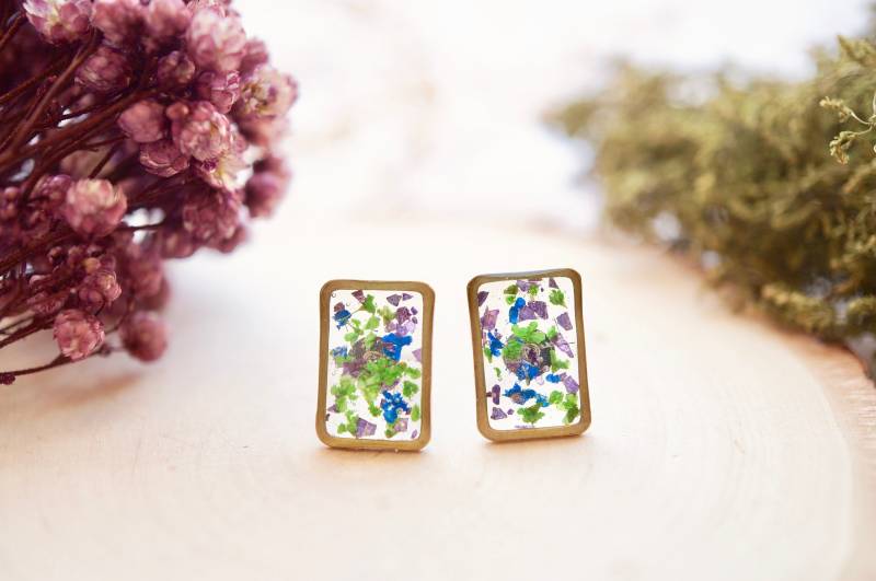 Echte Gepresste Blumen Und Resin Ohrstecker, Gold Rechteck in Grün Blau Mit Lila Glas Glitzer von AnnAndJoy