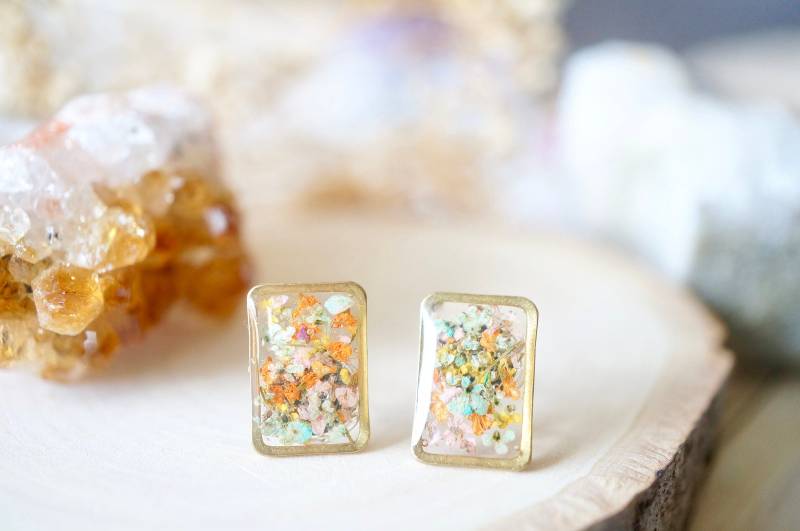 Echte Gepresste Blumen Und Resin Ohrstecker, Gold Rechteck in Orange Gelb Rosa Mint von AnnAndJoy