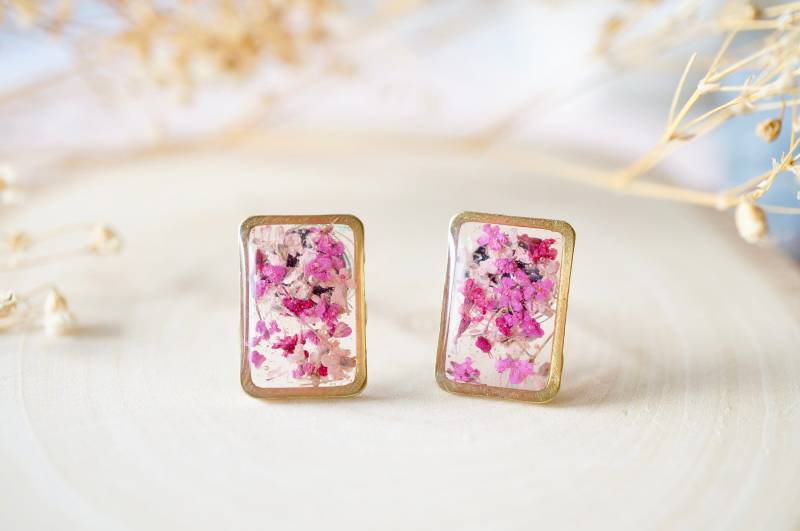 Echte Gepresste Blumen Und Resin Ohrstecker, Gold Rechteck in Pink Mix von AnnAndJoy