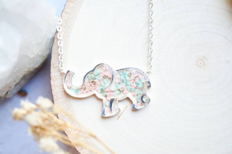 Echte Gepresste Blumen in Harz, Silber Elefant Halskette Rosa Und Minze von AnnAndJoy