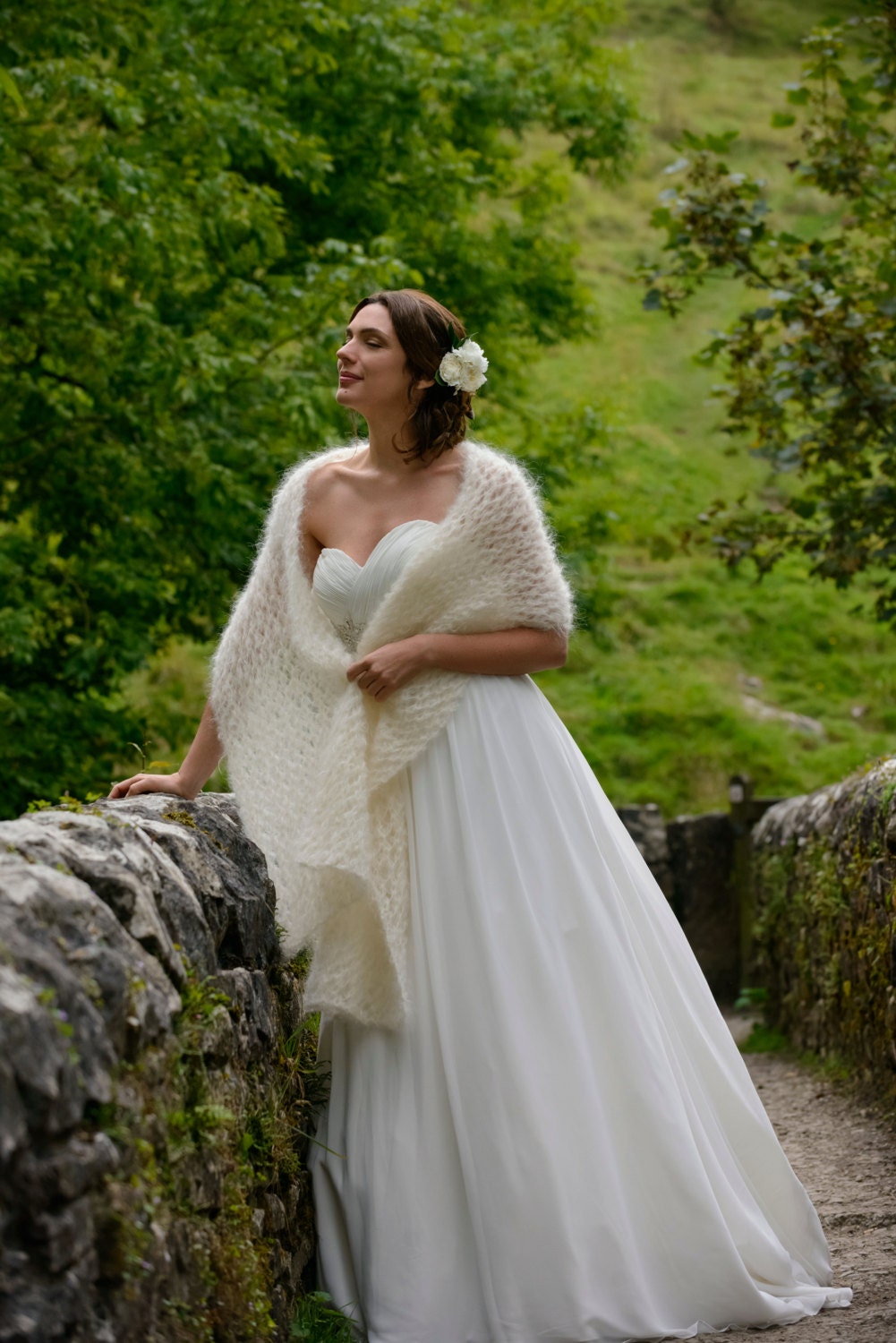 Zarte Kid Mohair Braut Stola/Hochzeitsschal in Elfenbein - Erhältlich Weiß, Pink, Aqua, Grau, Schwarz von AnnArundellKnitwear