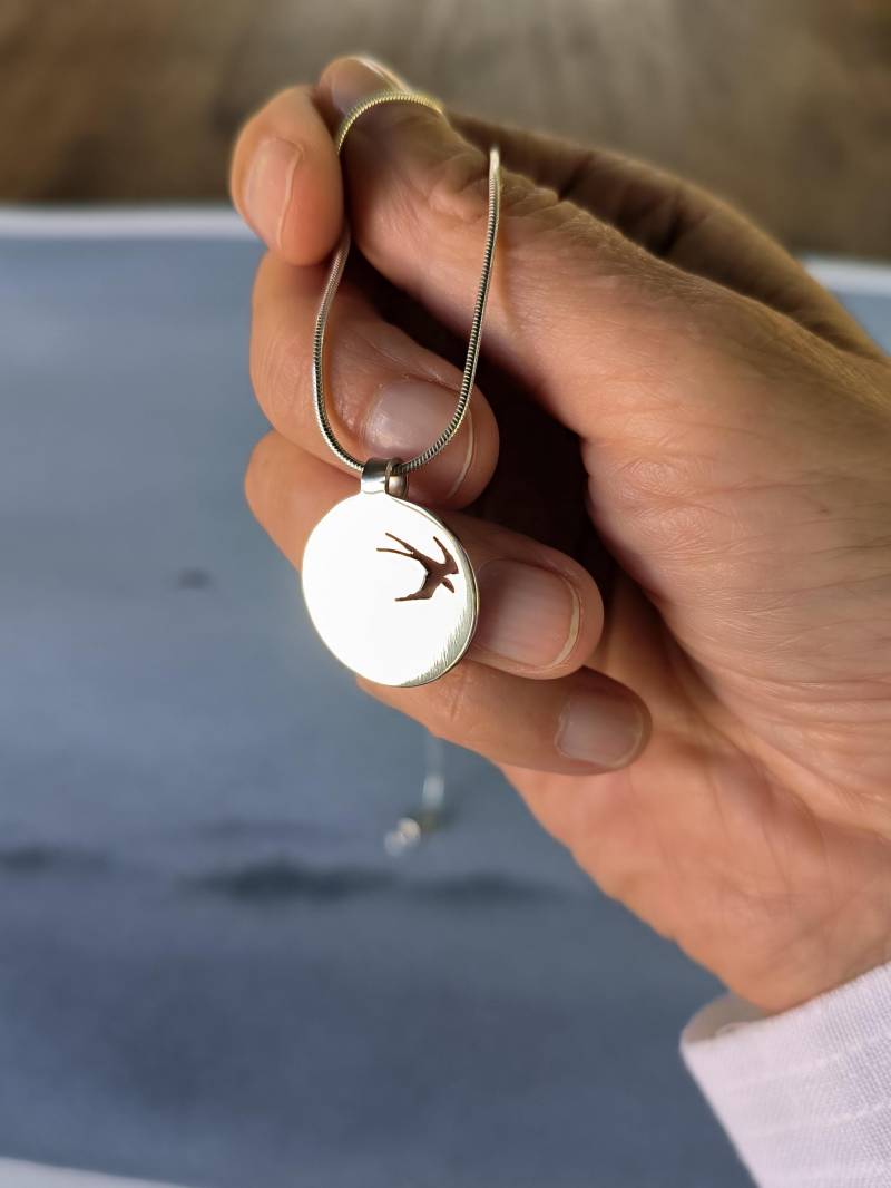 Sa24 „Schwalbe" - Handgefertigter Münzanhänger Aus Silber von AnnaAstromArt