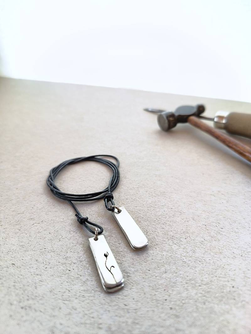 Sa7 „Spring Sprout" - Silberne Halskette Mit Schwarzer Kordel Sa7 „Spring Sprout" - Silberne Halskette Mit Schwarzer Kordel von AnnaAstromArt