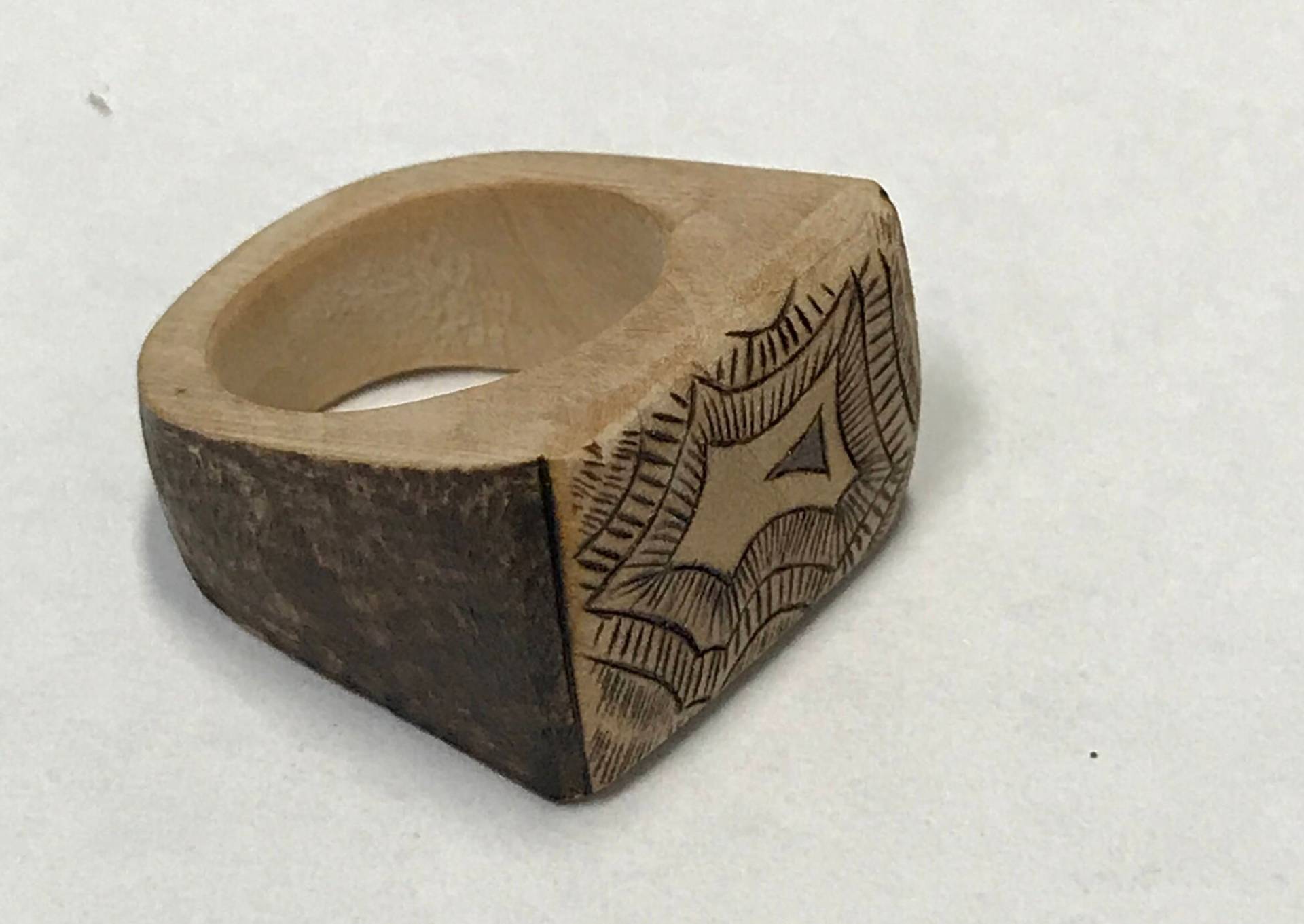 Handgefertigt Aus Holz Ring Handgefertigt Aus Holz Ring von AnnaBeeMountain