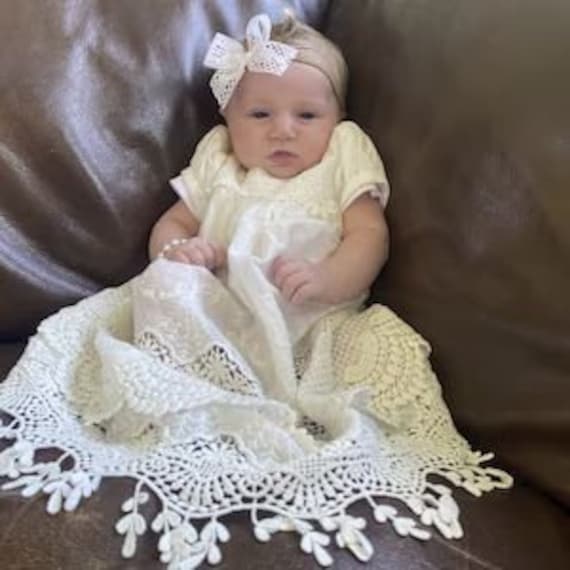 Poppy Kleid, Spitzentaufkleid, Taufkleid Spitze, Baby-Segenskleid, Erbstück, Weißes Spitzenkleid, Baby-Kleid, Weißes Spitzenkleid von AnnaBouche