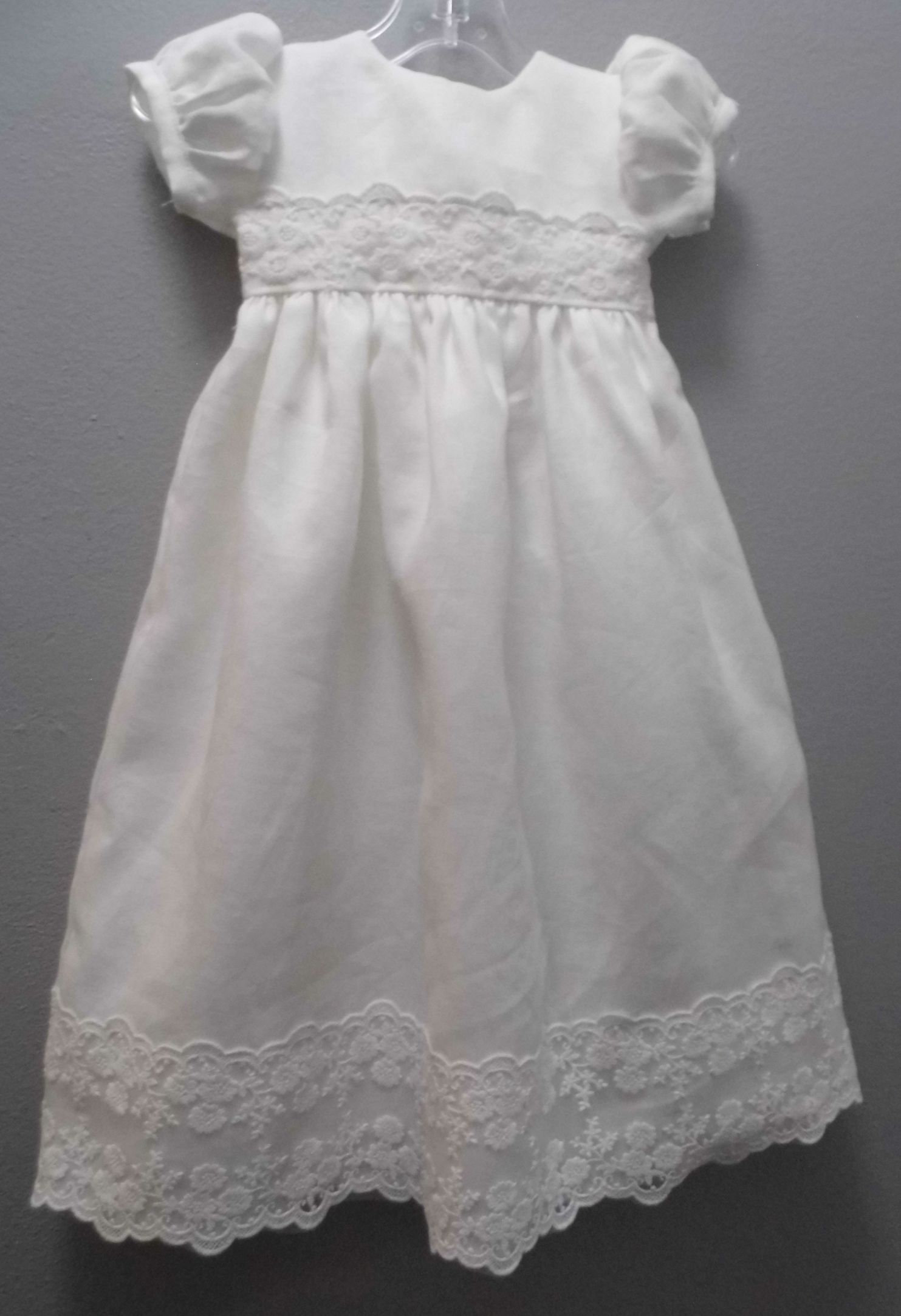 Sierra White Leinen Und Spitze Taufkleid, Hlt-Segenkleid, Segenkleid, Säuglingsmädchenkleid von AnnaBouche