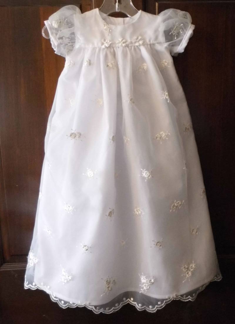 Verkauf Chrissa Kleid, Spitzenkleid, Taufkleid, Taufkleid, Weißes Kleid, Baby Mädchen Spitzenkleid, Handgefertigtes Erbstück, Elfenbein Organza von AnnaBouche