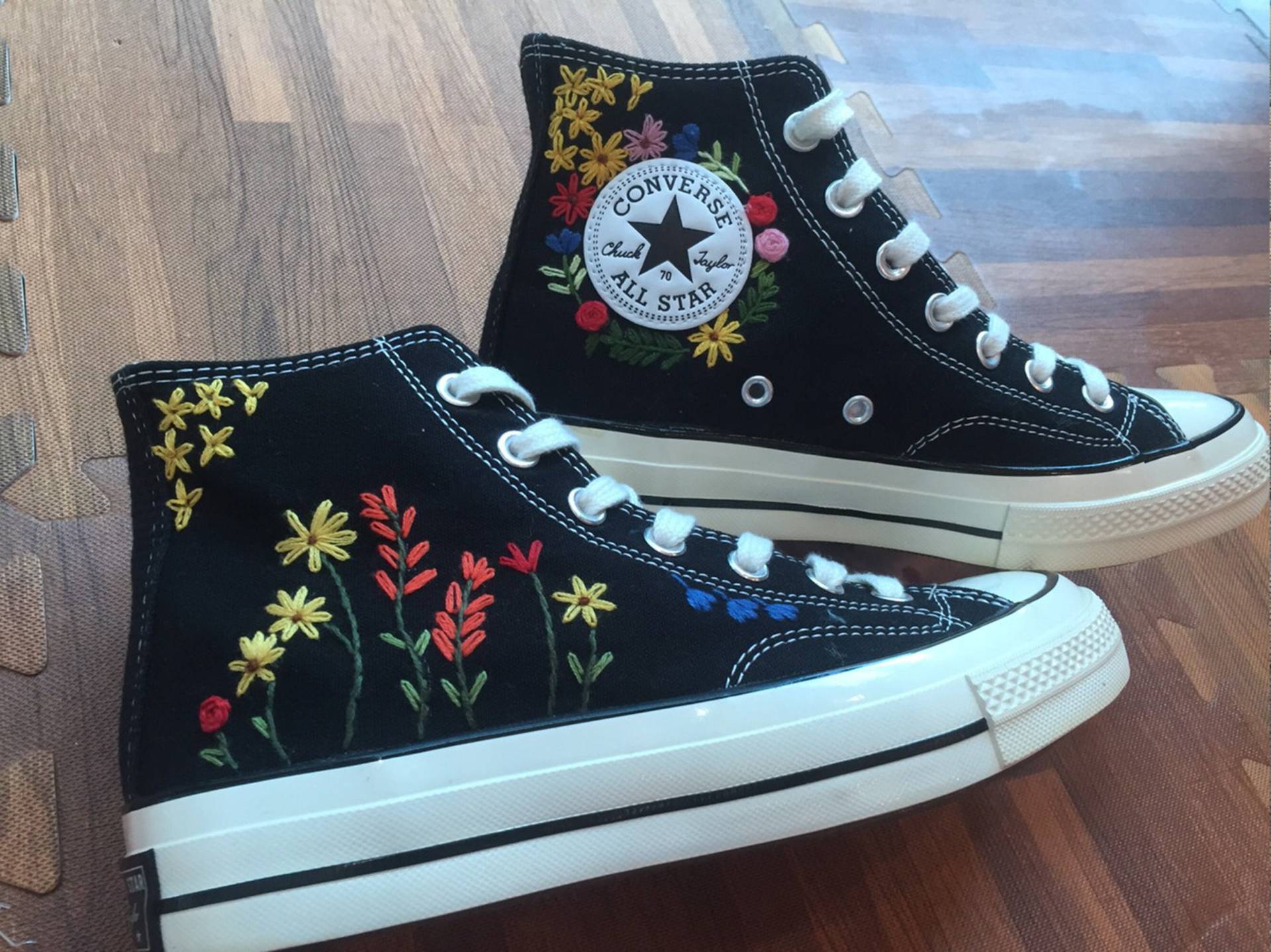 Vintage Chuck Taylor 1970S Custom Embroidered - Hochzeitsschuhe Blumenschuhe Gestickt Hochzeit Convers Vintage Chuck Taylor 1970S Custom Embroidered - Hochzeitsschuhe Blumenschuhe Gestickt Hochzeit Convers von AnnaGirlCraft