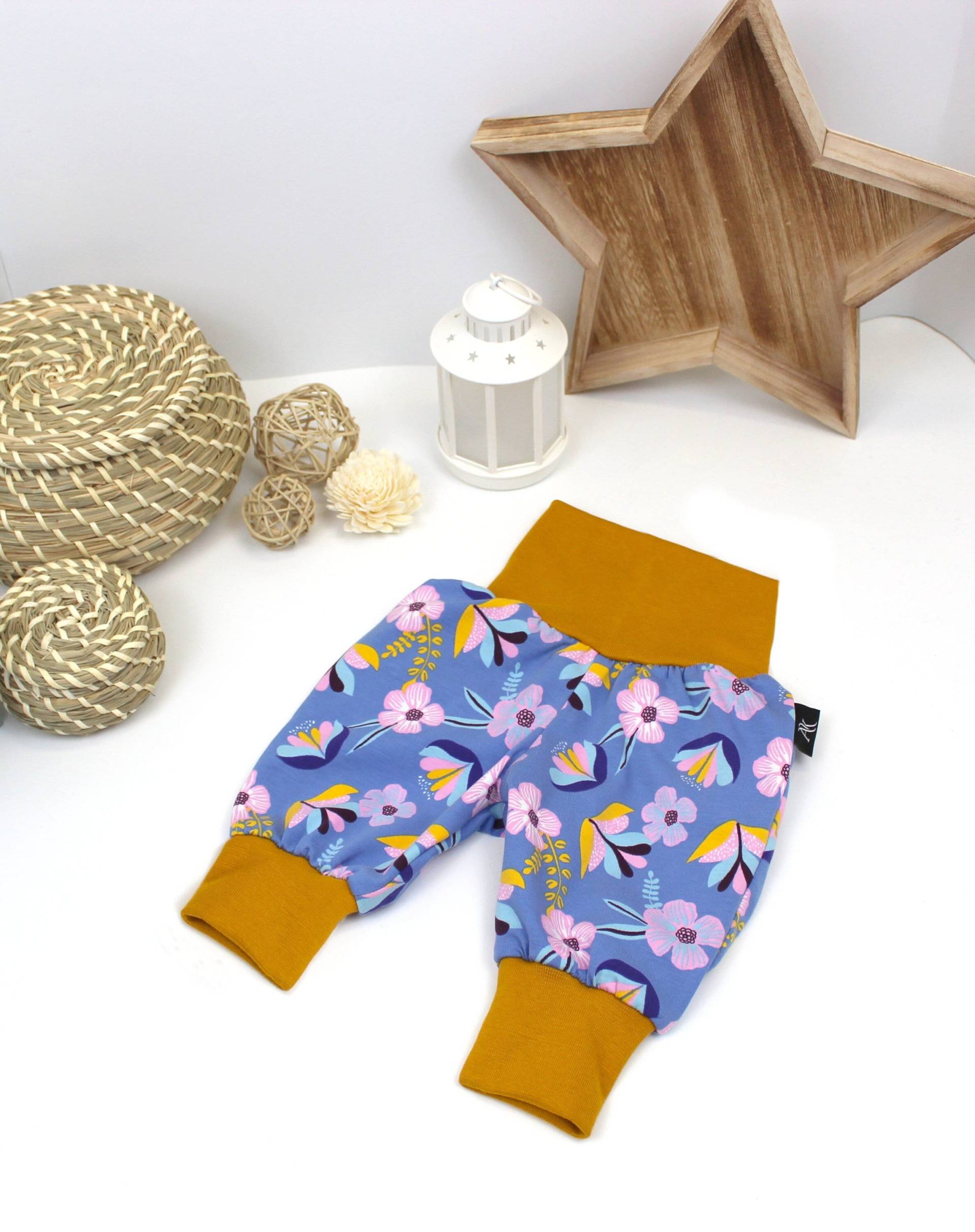 Pumphose Babyhose Hose Baby Kind Mädchen Blumen, Baumwolle Größen 56 - 98 Pumphose Babyhose Hose Baby Kind Mädchen Blumen, Baumwolle Größen 56 - 98 von AnnaKarinnaKids
