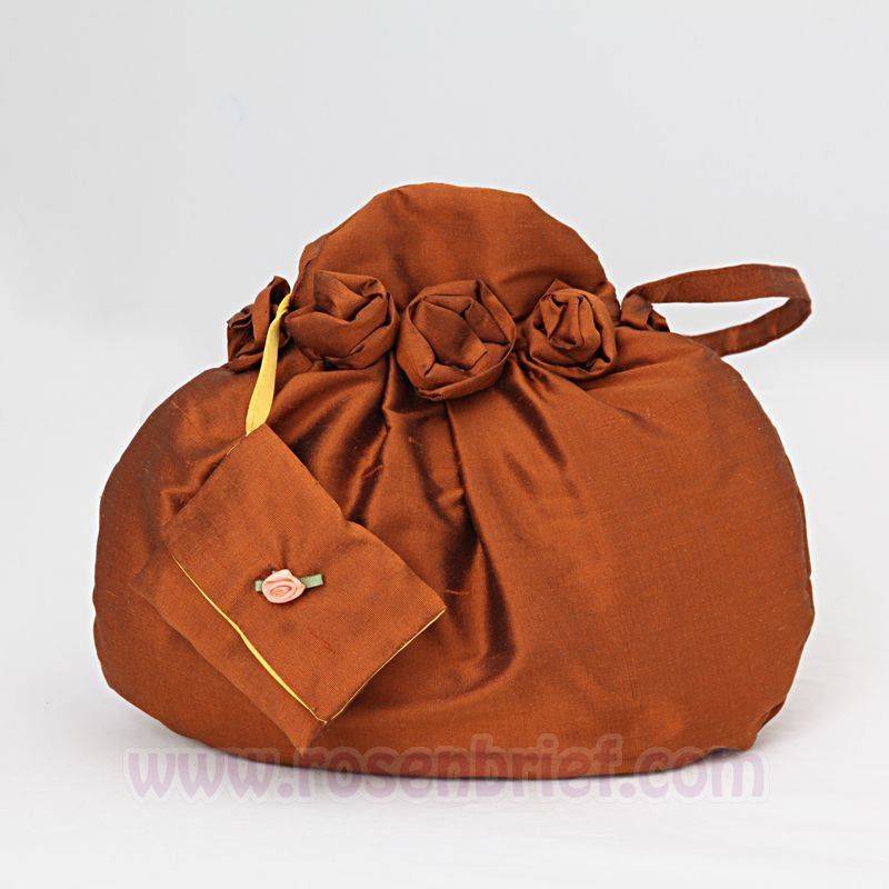 Seidentasche Handarbeit Couture Tasche Seide Unikat Zimtfarbig Braun Mit 6 Rosen, Innenfutter-stoff, Minibörse Am Band von AnnaKarlin