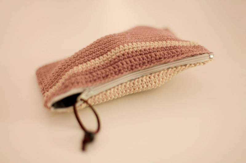 Clutch- Baumwolle Off Weiß-Hellbraun -streifen -Geschenk-Handmade-Modern - Reißverschluss Valentinstag Geschenk von AnnaLela