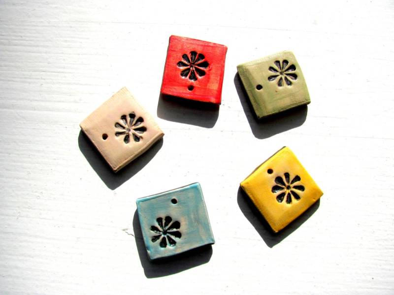 Valentinstag Geschenk Gelb .grün. Rosa. Keramik Halskette. Liebe von AnnaLela