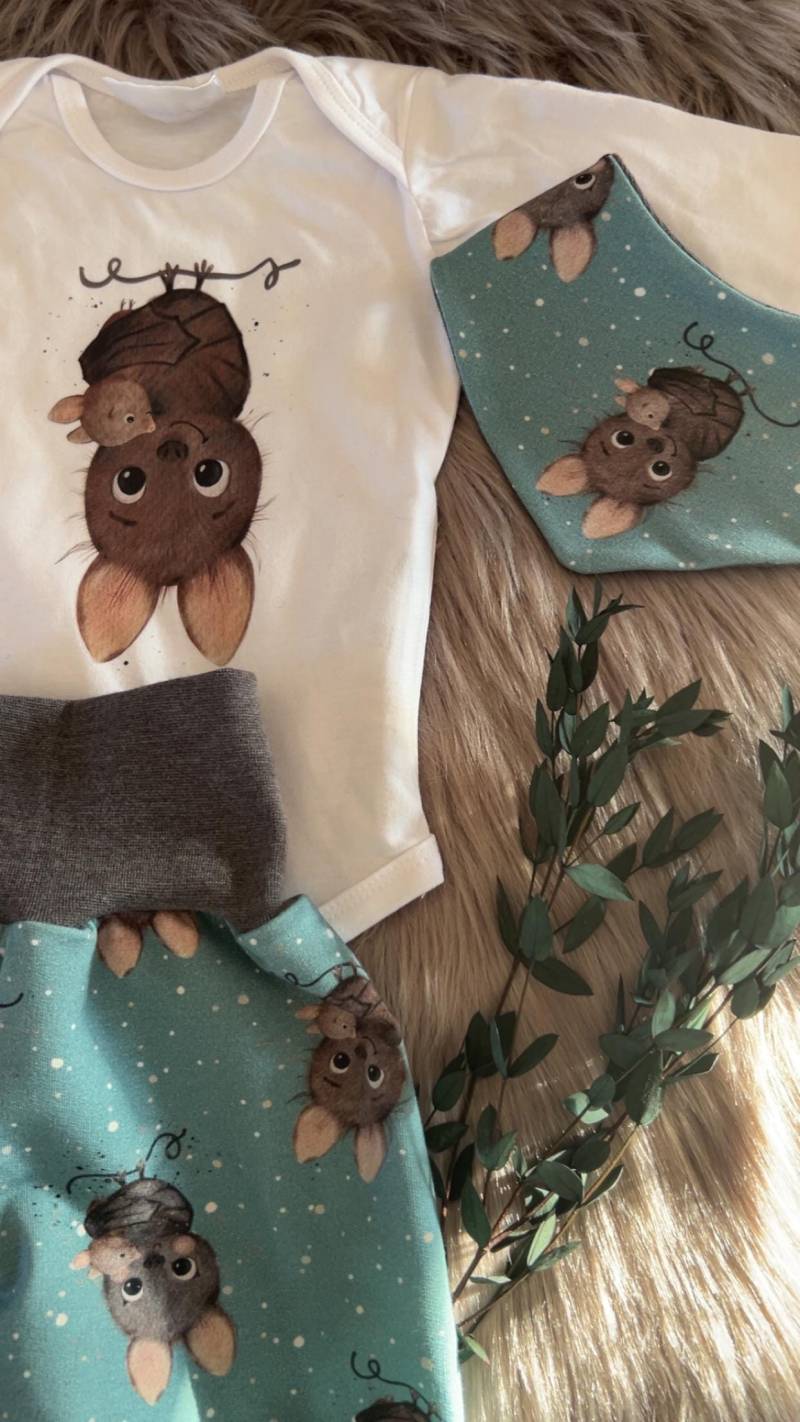 3-Teiliges Set - „Alles Steht Kopf" // Pumphose, Halstuch, Body Mit Bügelbild Mitwachshose Geschenkidee Baby, Kinder, Lockere Hose von AnnaLiebtNaehen