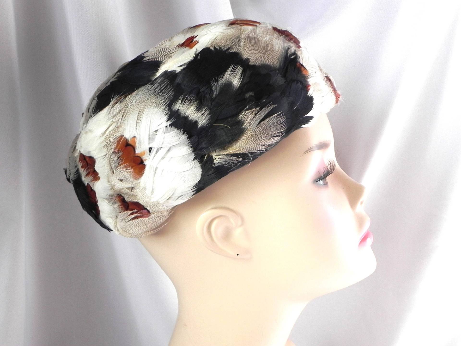 Kattun Weiß Schwarz Braun Feder Pillbox Hut Kleiderhut Kirchenhut Von El-Don New York von AnnaMaesAttic