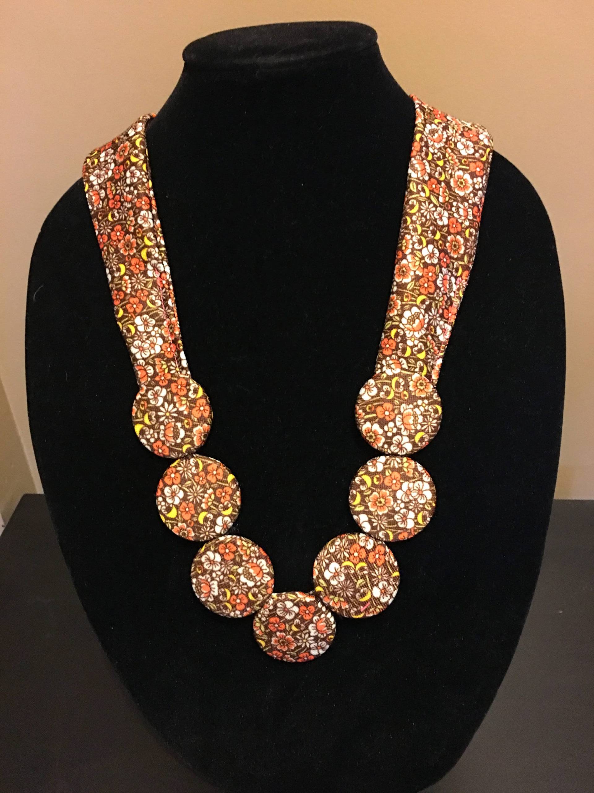 statementkette Besteht Aus 70Er Jahre Flower-Power-stoff statementkette Besteht Aus 70Er Jahre Flower-Power-stoff von AnnaMariaHandmadePro