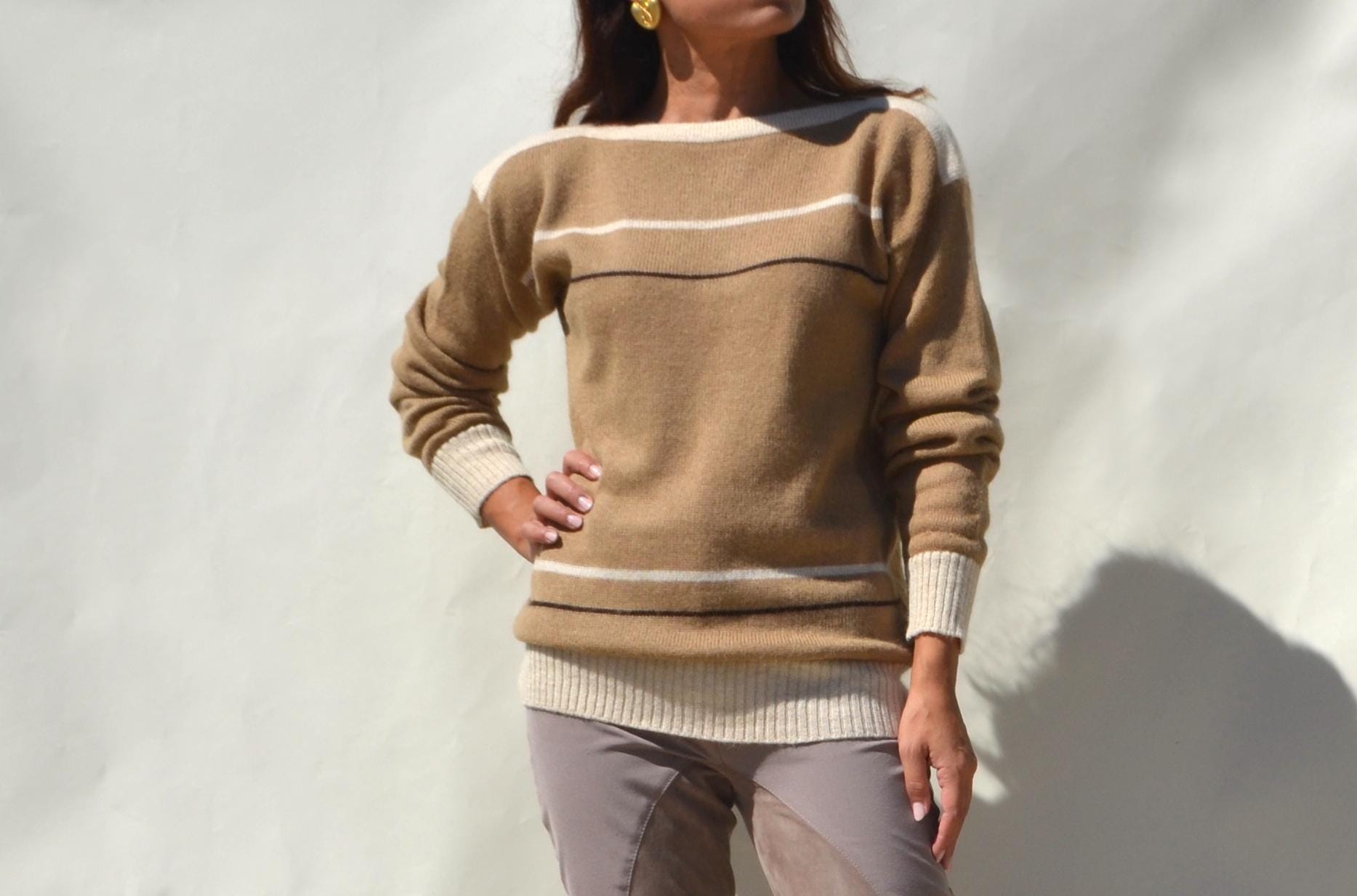 Beige/Braun Gestreifter Pullover Aus Alpaka-Mischgewebe Mit U-Boot-Ausschnitt.einheitsgröße von AnnaOhSailors