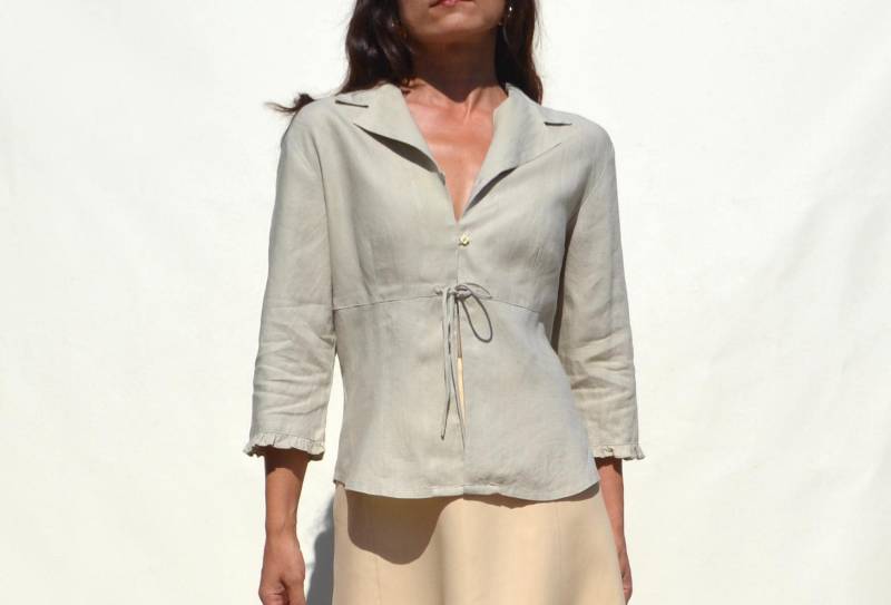 Beige Stein 100% Leinen Minimal Chic 3/4 Ärmel Jacke. Größe I-42 von AnnaOhSailors