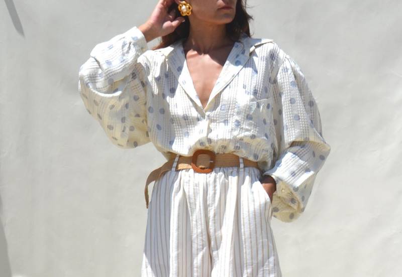 Creme/Grau Gepunktetes Jacquard Gofre Hemd Mit Puffärmeln, Einheitsgröße von AnnaOhSailors