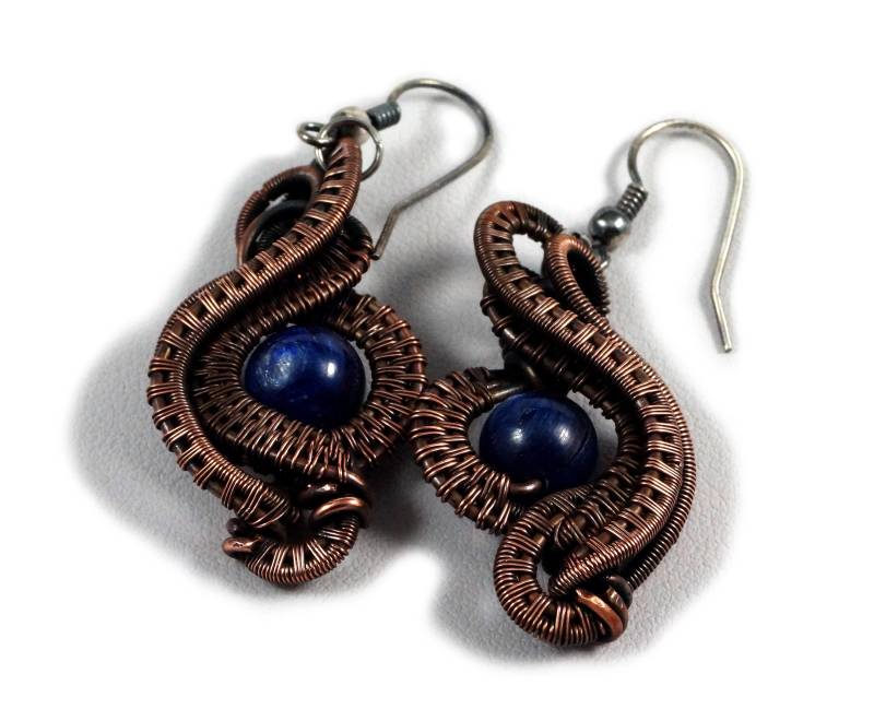 Draht Gewickelt Kupfer Ohrringe Mit Blauer Kyanit, Sterling Silber Haken von AnnaPdesign