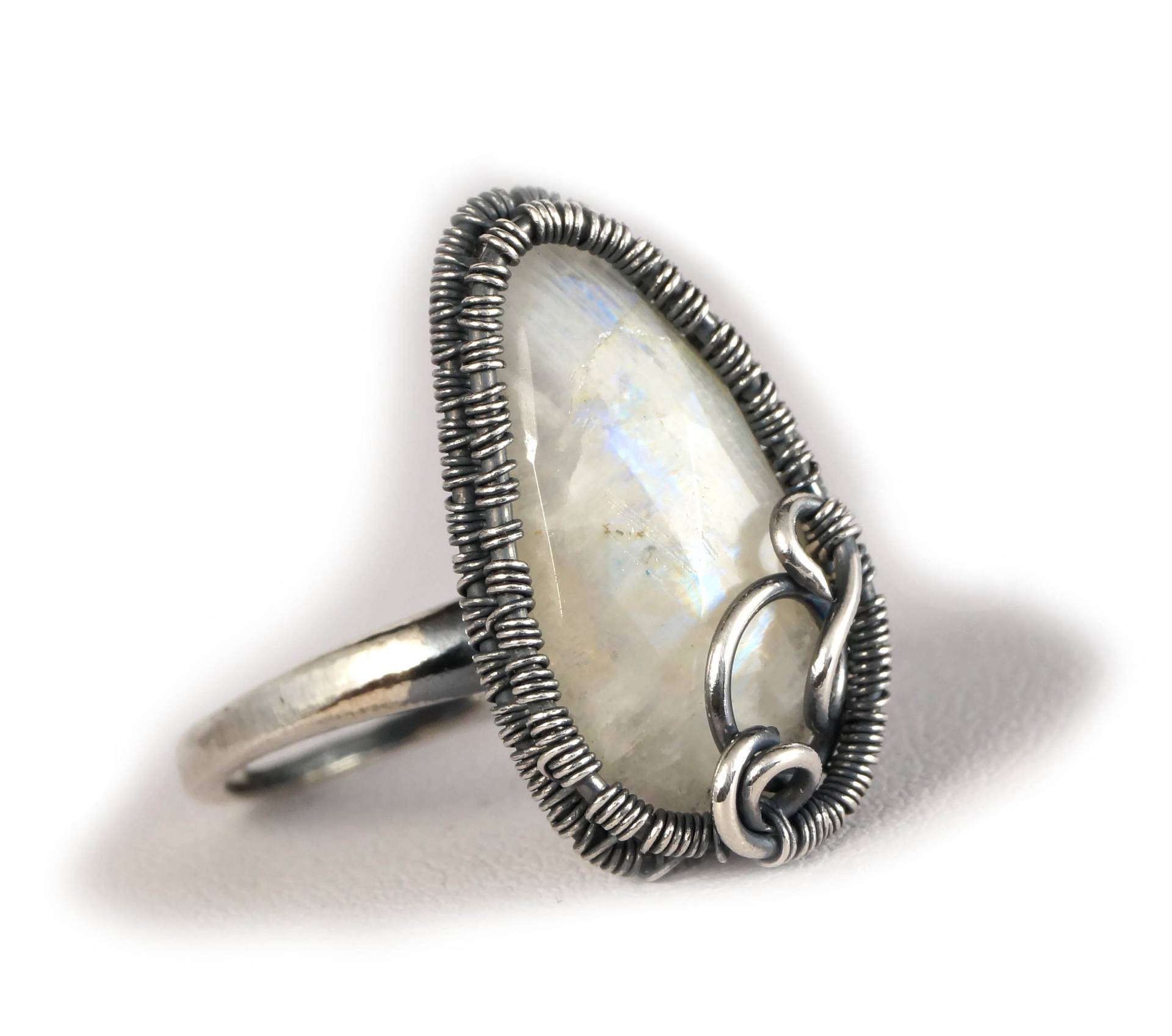 sterling Silber Ring Mit Mondstein Geschenk Für Sie Mama Perfektes Geschenk, Handgefertigter Drahtgewickelter Schmuck Frauen 6-7 Us von AnnaPdesign