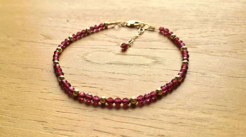 Granat - Januar Edelstein | Braut Hochzeit Geburtstag Geschenk Handarbeit Maßanfertigung Verstellbares Armband Goldgefüllt Sterling Silber von AnnaRaeJewellery