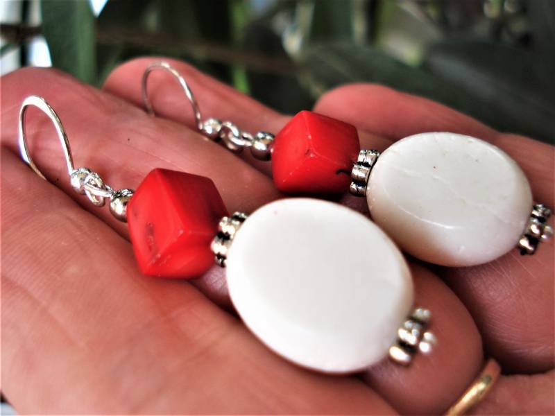 Weiße Und Rote Korallen Ohrringe Sterling Silber Würfel Rote Oval Weiße Einzigartige Handgefertigte Geschenk Für Sie von AnnaRecycle