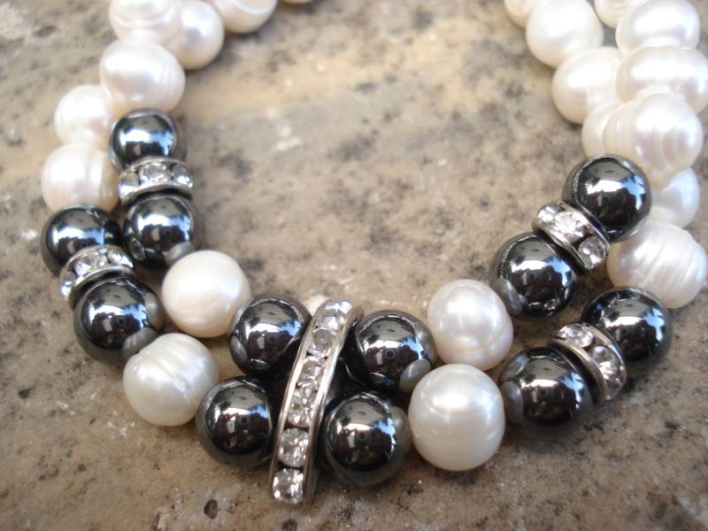 Zwei Stränge Perlen Armband Süßwasserperlen Und Hämatit Braut Strass Einzigartige Hochzeit von AnnaRecycle