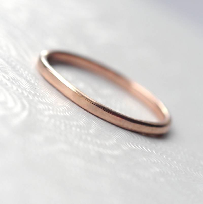 Zierlicher 9K Rose Gold Ehering Für Frauen von AnnaReiJewellery