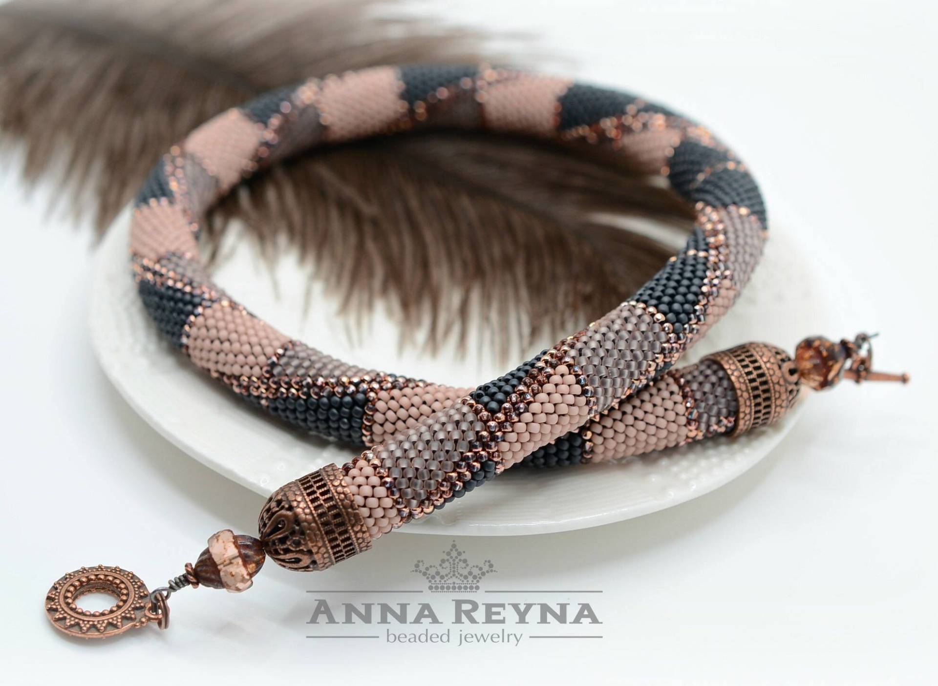 Perlen Halskette Rosegrau Kupfer, Perlenarbeit Halsband, Gehäkeltes Seil, Saatperlen Schmuck, Elegante Halskette Für Jeden Tag Perlen Halskette Rosegrau Kupfer, Perlenarbeit Halsband, Gehäkeltes Seil, Saatperlen Schmuck, Elegante Halskette Für Jeden Tag von AnnaReynaJewelry