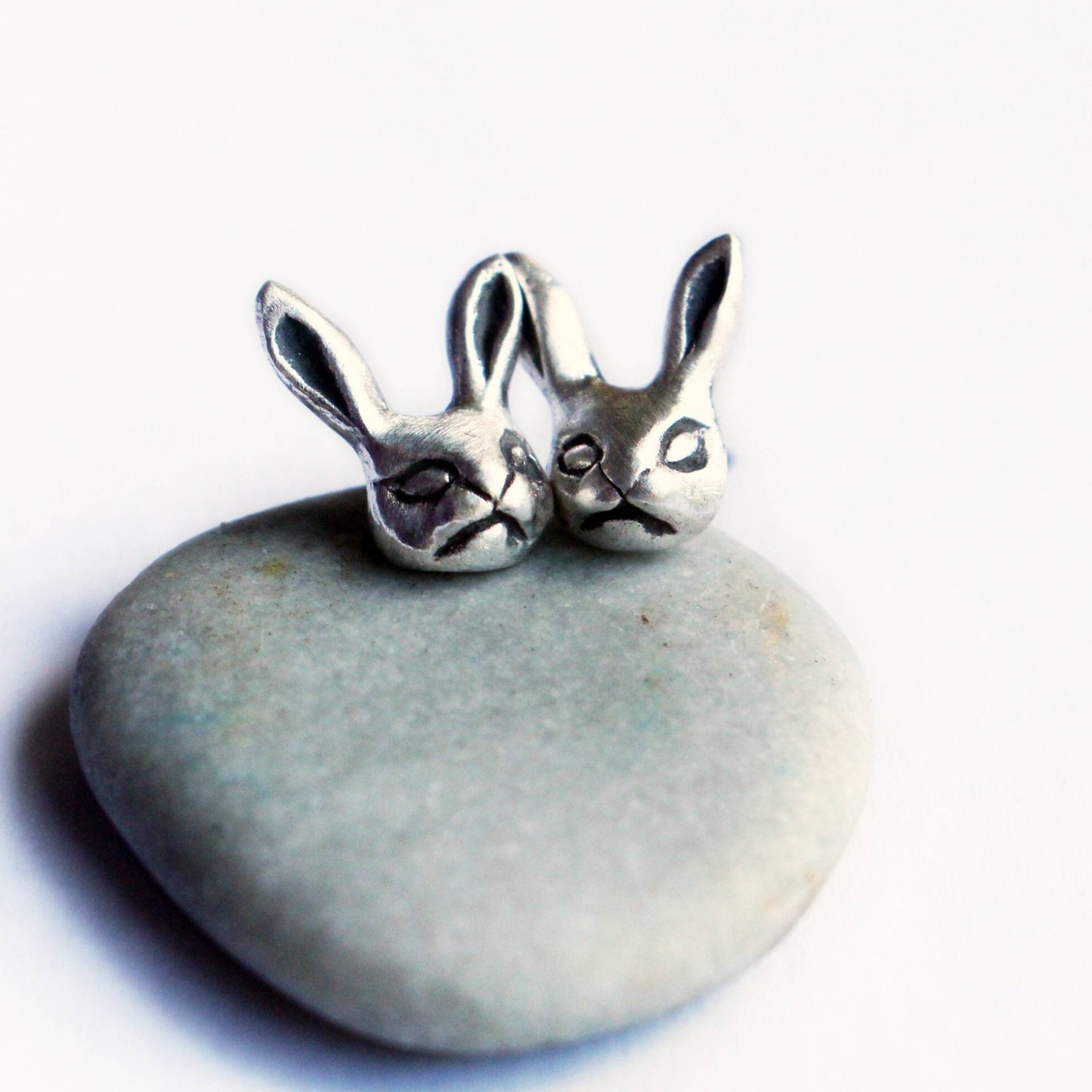 Silber Hase Niob Oder Titan Ohrringe von AnnaSiivonen