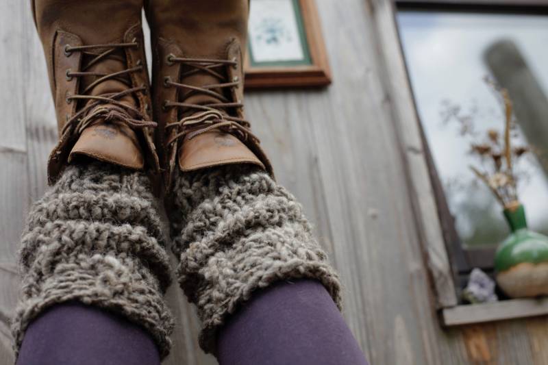 Stulpen Beinstulpen Grau - Handgesponnene Wolle Strick Legwarmers Wollstulpen Vintage Boottoppers Naturtöne Accessoire Winter Herbst von AnnaSoulMade