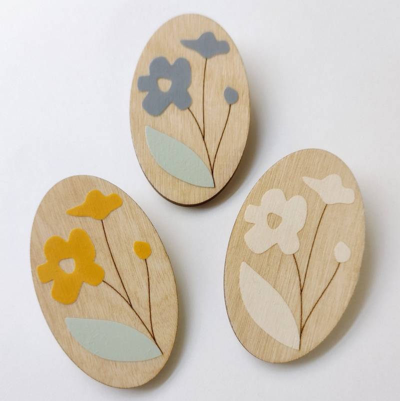 Floral Brosche - Blumen Vergissmeinnicht von AnnaWiscombe