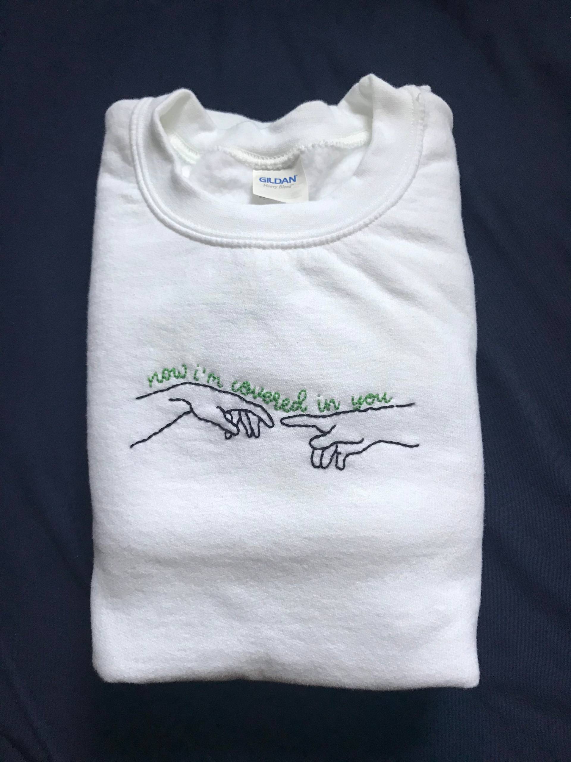 Die "Efeu' Kreation Von Adam Malerei Besticktes Sweatshirt Die "Efeu' Kreation Von Adam Malerei Besticktes Sweatshirt von AnnabelleEmbroiders