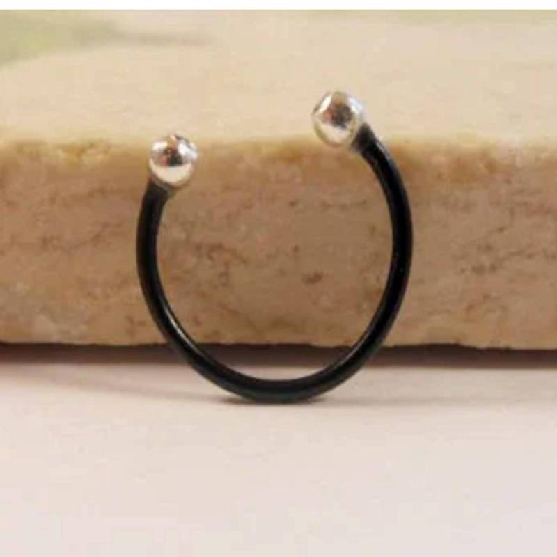 Schwarzer Septum Ring, Kein Piercing, Schwarze Manschette, Halloween Kostüm, Nasenring, Fake Faux Nasenring von AnnabellesNoseRings