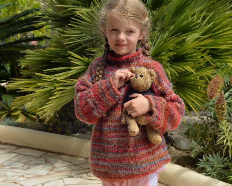 Auf Bestellung. Ca. 8 Jahre, Weicher Wollpullover Mädchen. Schurwolle Merino/ Alpaca Rot Farbverlauf Streifen.handgestrickt Auf Bestellung. Ca. 8 Jahre, Weicher Wollpullover Mädchen. Schurwolle Merino/ Alpaca Rot Farbverlauf Streifen.handgestrickt von AnnadieGrosse