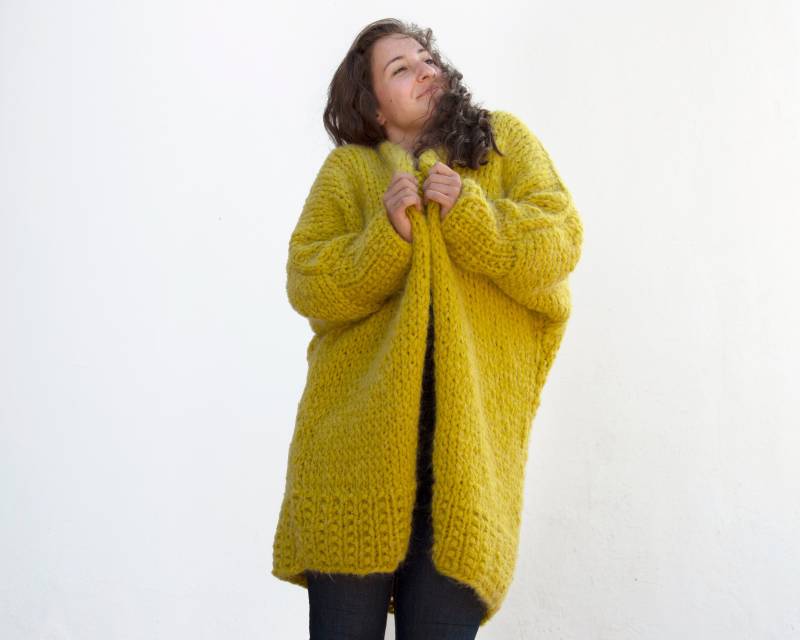 Chunky Knit, Handgestrickter Wollmantel Senfgelb, Oversize M-L Chunky Knit, Handgestrickter Wollmantel Senfgelb, Oversize M-L von AnnadieGrosse