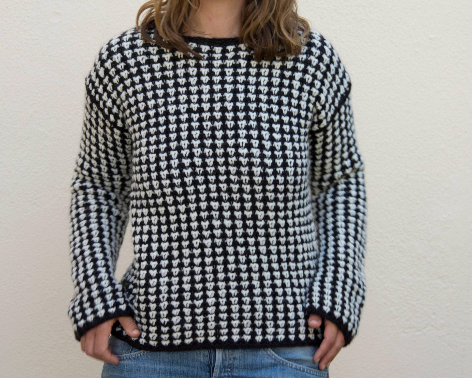 Handgestrickter Damenpullover Schwarz-Weiss Im Pepitamuster Größe S Handgestrickter Damenpullover Schwarz-Weiss Im Pepitamuster Größe S von AnnadieGrosse