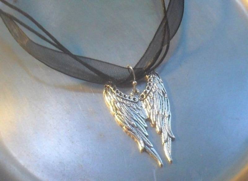 Engelkette Flügel Kette Doppelflügel Silberner Engel Gothic Schmuck Erzengel Erinnerung Geschenk Für Frauen Oder Unisex von AnnaleasFinest