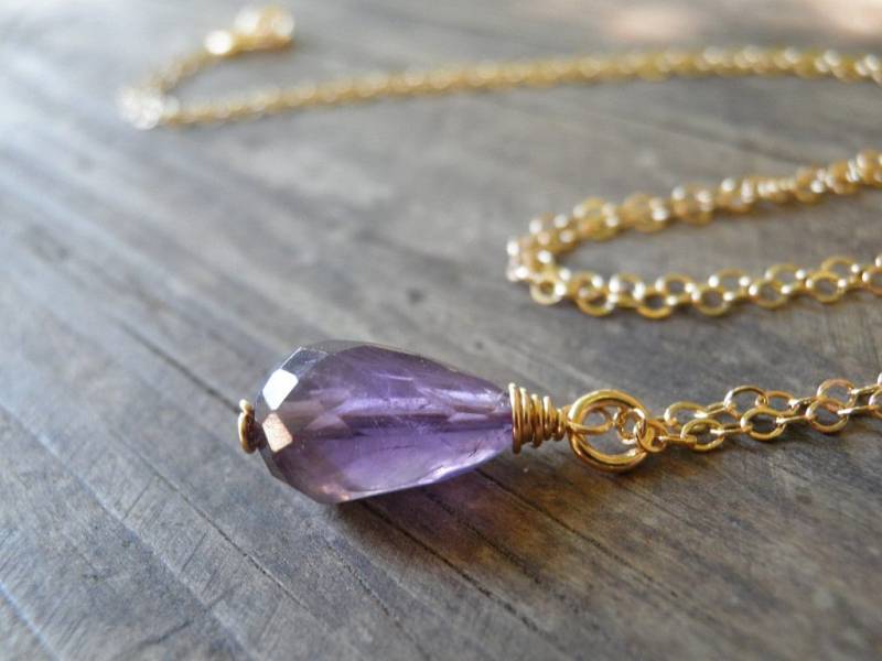 Amethyst Schmuck, Lila Halskette, Violett Facettierte Briolette 14K Gold Filled von AnnalisJewelry