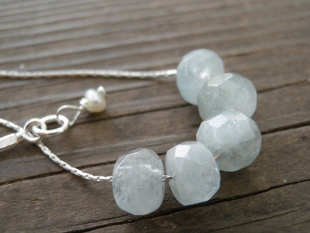 Aquamarin Halskette, Facettierte Rohe Kristall, Blau Sterling Silber Geburtsstein Feminin, Geschenk Für Sie, März Aquamarin Halskette, Facettierte Rohe Kristall, Blau Sterling Silber Geburtsstein Feminin, Geschenk Für Sie, März von AnnalisJewelry