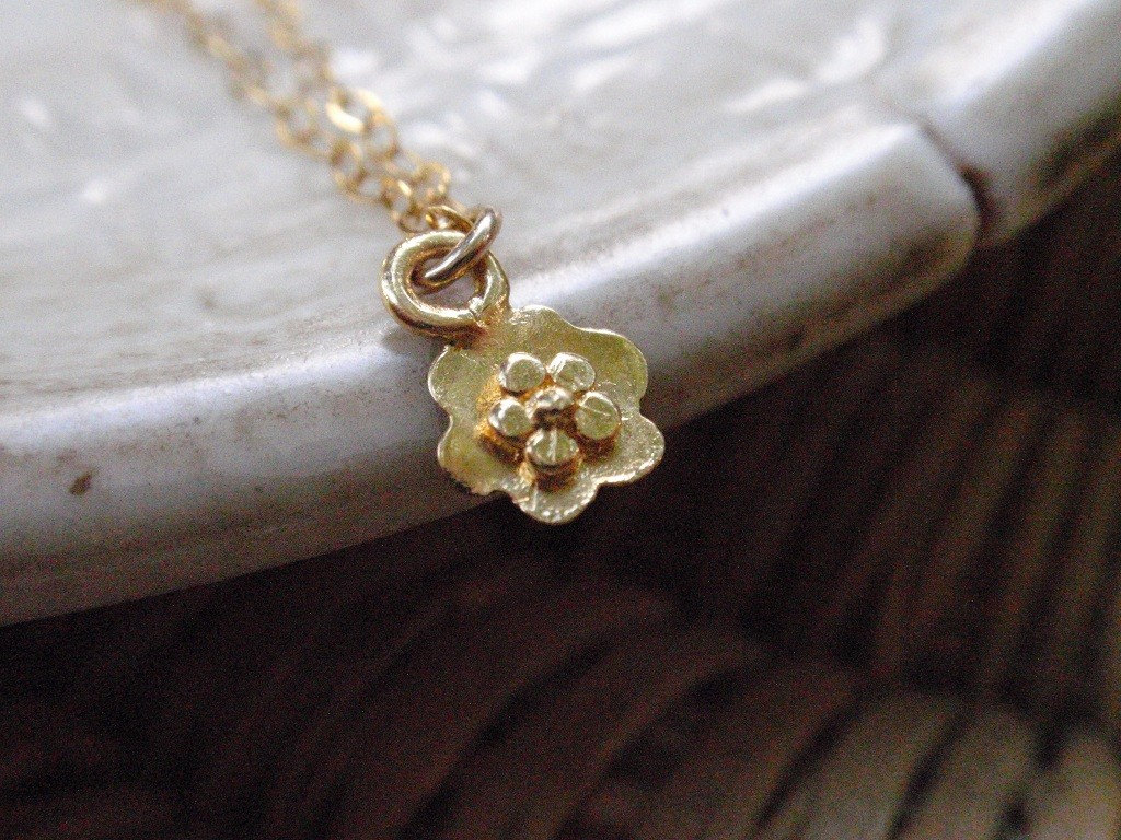 Blume Halskette, Floral Schmuck, Gold Blumen Geschenk, Sweet Sixteen Geschenk Für Mama von AnnalisJewelry