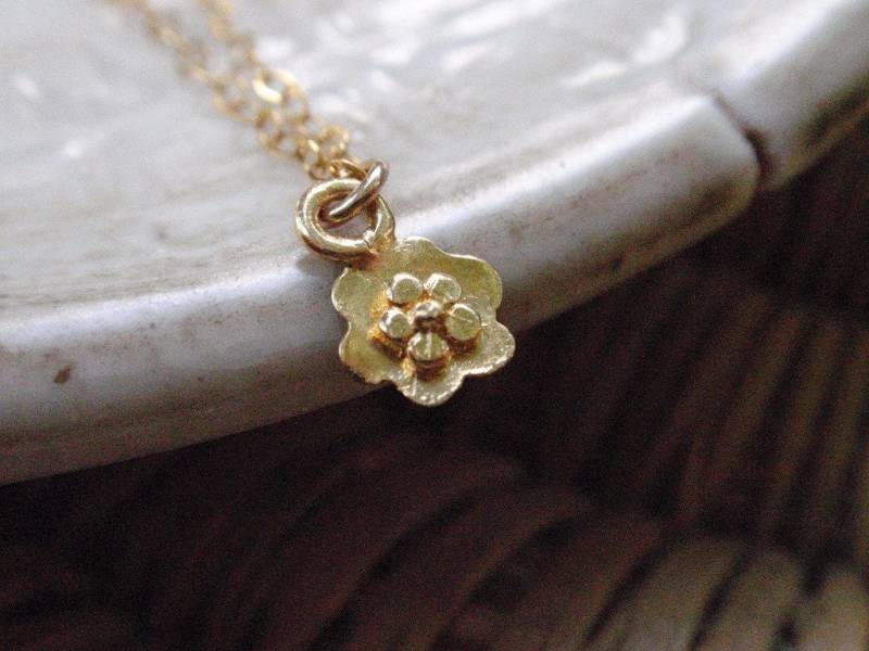 Blume Halskette, Floral Schmuck, Gold Blumen Geschenk, Sweet Sixteen Geschenk Für Mama von AnnalisJewelry