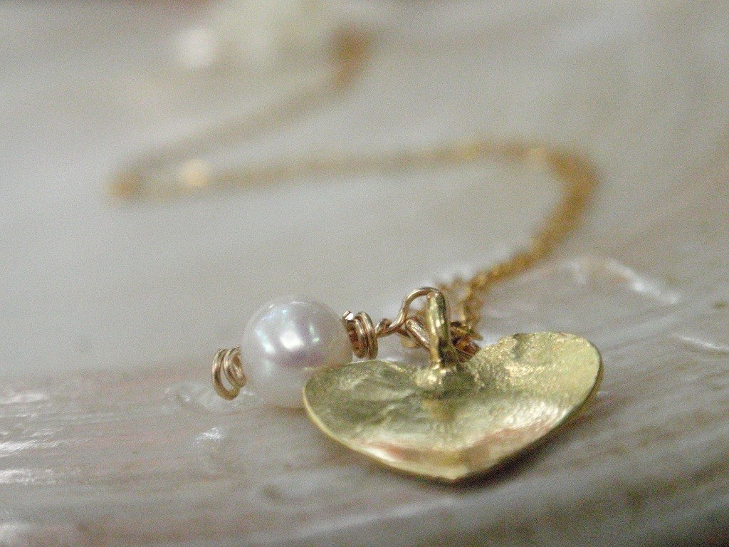 Perle Herz Anhänger Halskette, 14K Gold Gefüllt Charme, Jahrestag Geschenk, Braut Juni Birthstone von AnnalisJewelry