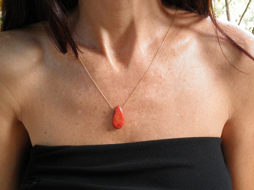 Rot Schmuck Rubin Halskette Koralle Tropfen Minimalist Anhänger Zarte 14K Gold Gefüllt Geschenk Für Mama von AnnalisJewelry