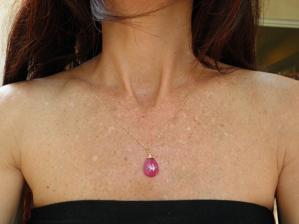 Rubin Halskette, Echte Rubin, Anhänger Grobe Juli Birthstone Gold Gefüllt Halskette von AnnalisJewelry