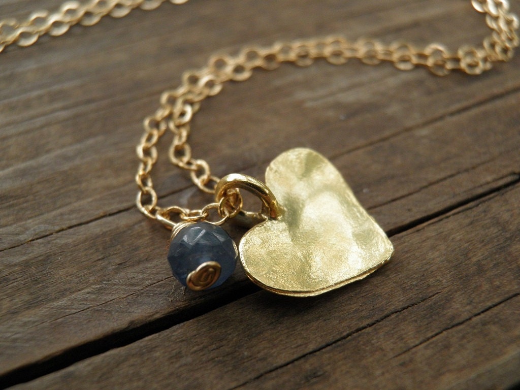 Valentinstag Geschenk, Gold Herz, Herz Schmuck, Echte Blaue Saphir Halskette, 14 K Gefüllt September Birthstone, Charme von AnnalisJewelry